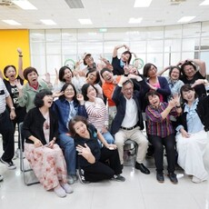 台中「銀向學習2.0」啟動 僑光科大助中高齡長者玩轉AI創意