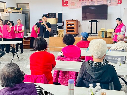 打造高齡友善 清水區公所關懷據點致贈反光條 提升長者交通安全意識