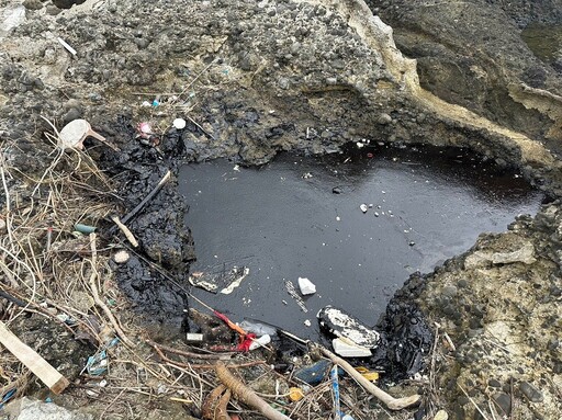 綠島柚子湖不明原因重油污染！