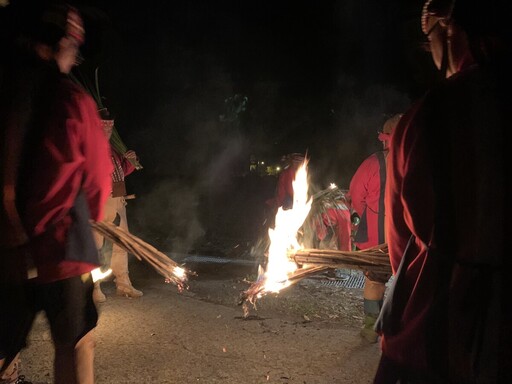 卡那卡那富族河祭清晨莊嚴舉行 祈求漁獵豐收平安