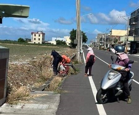 老婦路旁孤立無援 臺西警助她平安回家