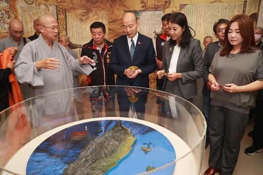 靈巖山寺水陸大法會 許淑華偕同韓國瑜同祝願