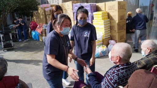 愛心迎新年溫暖傳人間 青年募集物資送暖宜蘭鴻德養護院