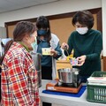 氣溫驟降饒慶鈴為弱勢民眾送熱食