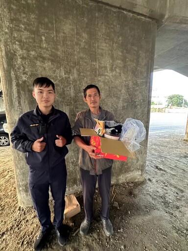 街友躲寒流縮陸橋下久未進食 水上警送暖