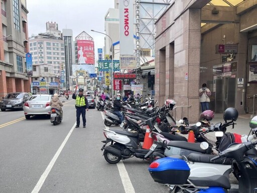 開工日銀行湧人潮 斗六警加強疏導周邊交通