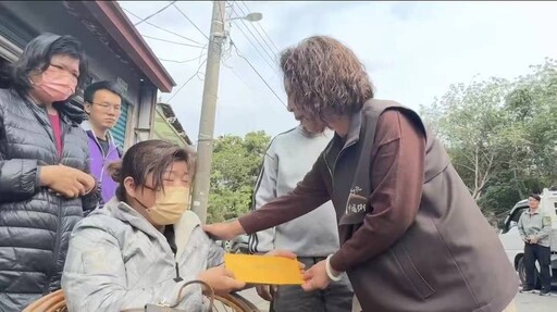 副縣長劉培東鄉長李碧雲等前往關懷中埔鄉火災受災戶