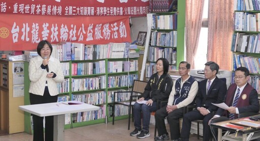 台北龍華扶輪社捐助民雄薪傳二手書店 助弱勢學生