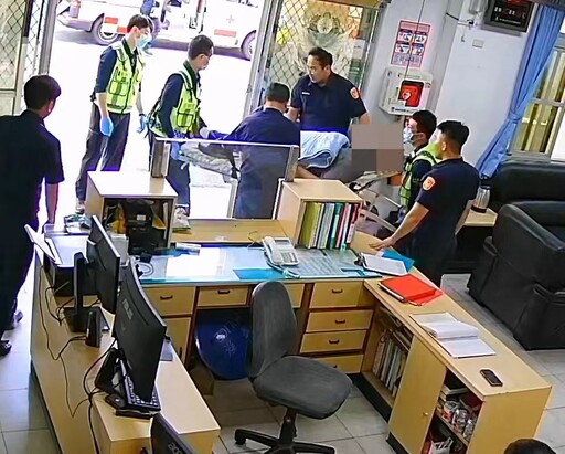 男子暈倒派出所 水上警及時搶救