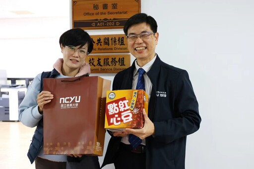 寵物就醫結善緣 楊韻宸捐33萬元支持「嘉大學生安心就學獎助學金」傳遞愛