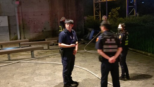 廢棄棉被不明自燃 宜蘭鐵道高架下火警迅速撲滅
