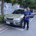 愛車神隱一小時 男子抓頭求救警10分鐘找回
