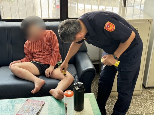 迷路唐寶寶叮成紅豆冰 警又擦藥又找家暖心救援