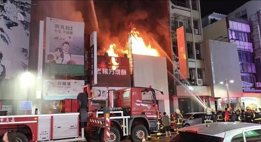 嘉市北榮街商圈倉庫大火燒7户