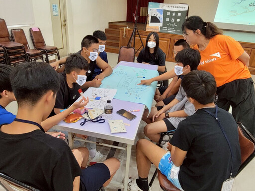 走進山林也走進心裡！展望會陪弱勢青少年探索未來藍圖
