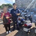 商場雙胞胎讓婦人誤會大了 實習警率先解尋車任務
