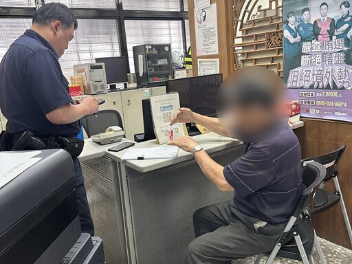 比手畫腳也能通 警助爺爺返家再送一紙護身符
