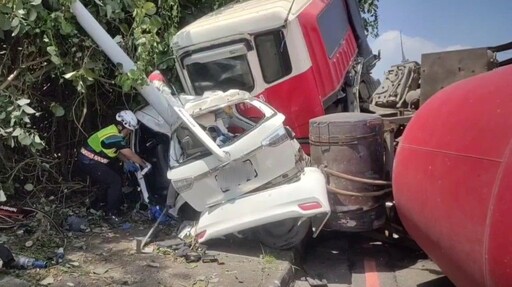 線西鄉一水泥車翻覆壓車 3人送醫無生命危險
