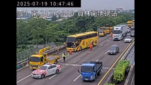 國道驚險事故 遊覽車國道撞飛工程人員