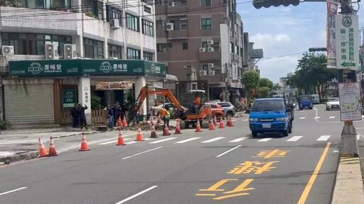 施工變驚魂！醫院前瓦斯外洩現場瀰漫瓦斯味