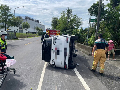 【翻車驚魂】疲勞駕駛釀禍!休旅車撞樹翻覆