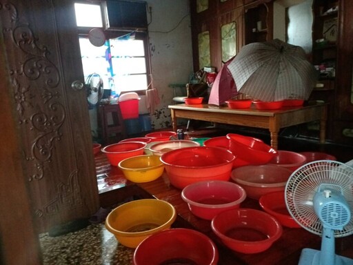 丹娜絲颱風離開近月 屋漏又逢大雨 高慈濟副總林碧玉呼籲閒置校舍緊急安置長者