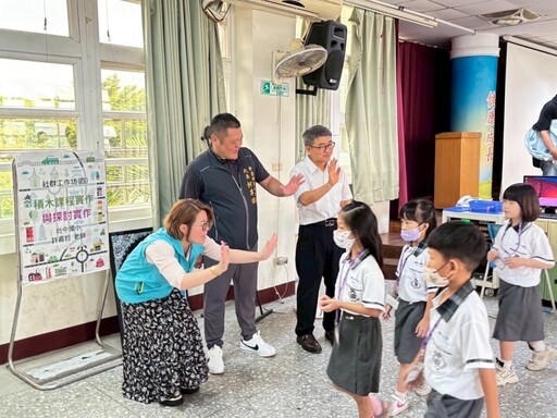 新學期歡樂開跑 伸東國小學生笑聲洋溢