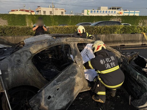 國1三車連環追撞引火燒車 18歲駕駛當場喪命