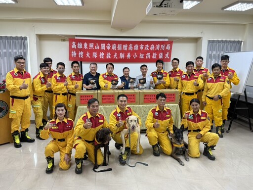 立委許智傑攜手東照山關帝廟 捐資助高市消搜救犬馴養費及狗糧