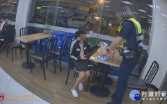 少女因課業壓力深夜滯留便利商店 暖警救助送返家