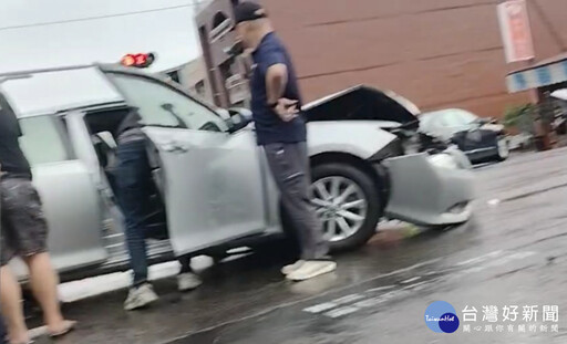 詐團車手衝撞偵防車 白河警現場壓制逮3嫌