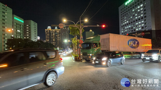 貨櫃車拋錨堵塞南崁交流道 蘆竹警啟動交通快打