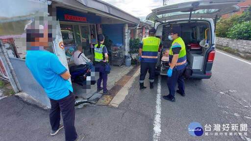 老翁失智迷途又虛脫 員警獲報協助送醫聯繫家人返家團圓