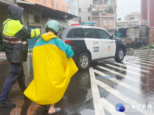 7旬嬤買菜與颱風賽跑 中壢暖警助尋車