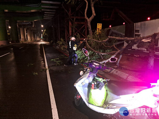 康芮颱風肆虐 蘆竹警夜巡守護家園