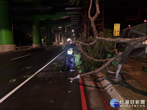 康芮颱風肆虐 蘆竹警夜巡守護家園