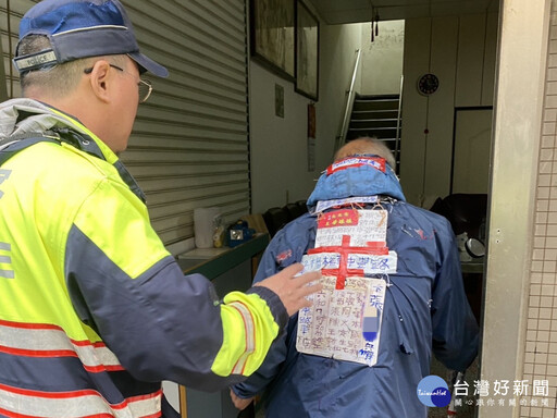 失智翁姓名隨身貼 警助順利送回家