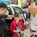 8旬老嫗公車站旁迷路徘徊 三重警火速送返家團圓