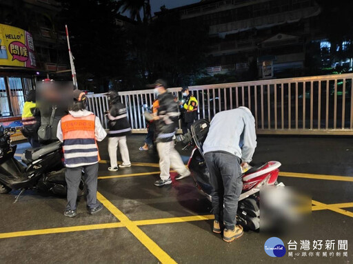 板橋監警聯合執行「靖音專案」 夜間路檢取締改裝車輛