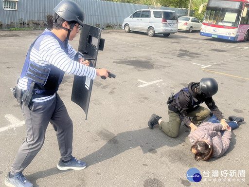 強化金融機構應變能力 土城警防搶演練逼真