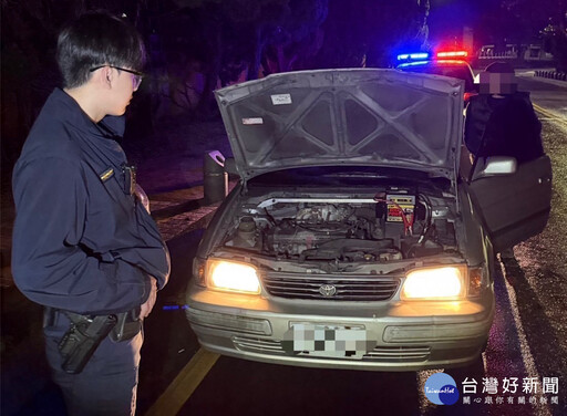 返家車輛突拋錨 警即時救援排除