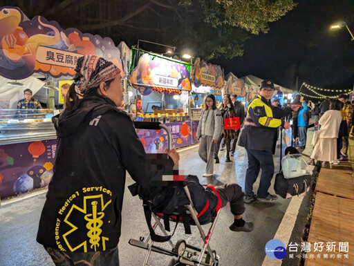 阿伯燈會中癱軟倒地 三重警消協助送醫檢查