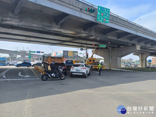 執行燈會勤務遇車禍 警急救護疏導交通