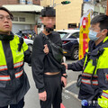 假買家「詐騙」iPhone 16 夫妻街頭狂追呼喊 警民聯手「捕嫌犯」