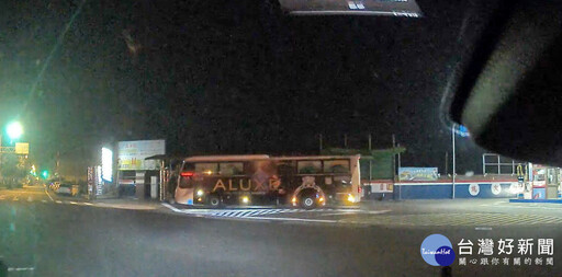 忘帶行李下公車 暖警熱心尋回