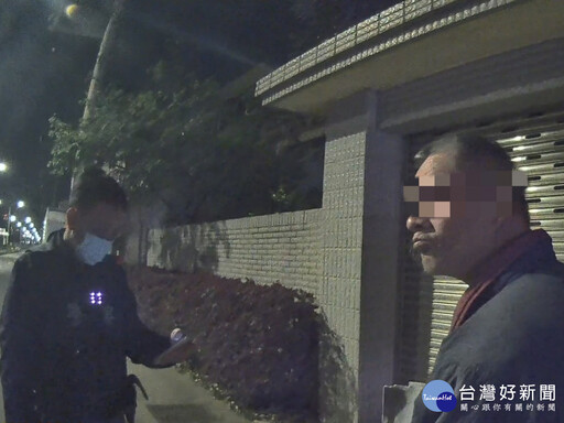 觀音濱海失語男迷途24小時 警眼尖鞋上電話助返家