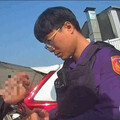 霧峰警攔查無牌電動車 意外逮獲失聯移工兼詐欺通緝犯