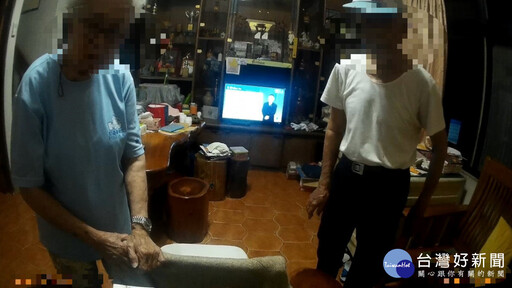 老翁跌倒蹲坐路旁 北鎮暖警協助返家