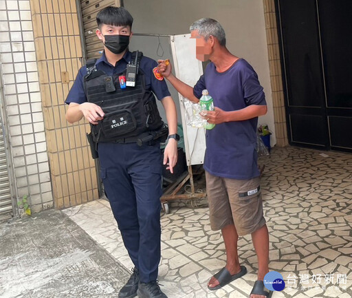 老翁外出迷途 楊梅警積極協助護送返家