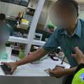 老翁赴郵局欲匯錢給老同事 行員一查「金流異常」阻詐10萬